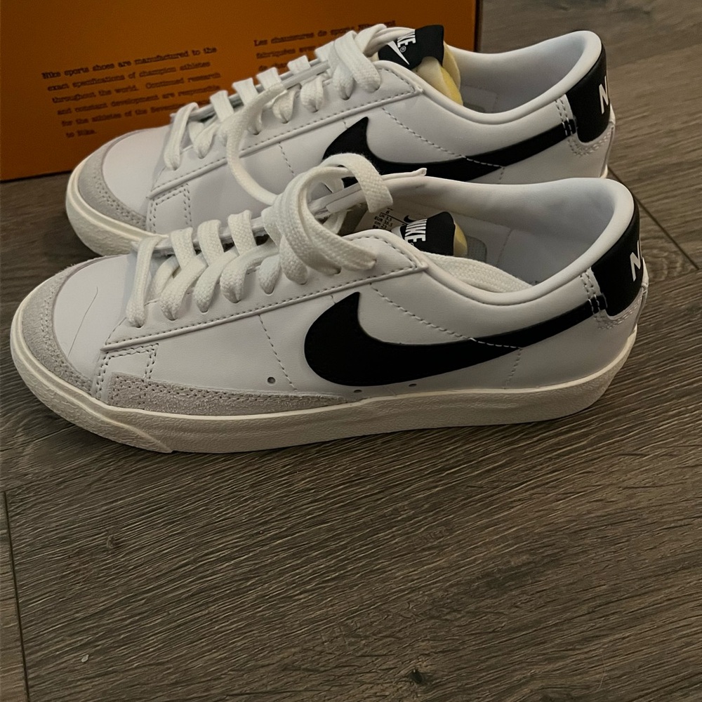 Women's low 'Blazer '77' size 6 brand new in box